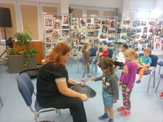 Muzicírování s paní Marií Veselou