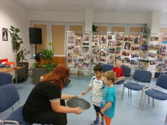 Muzicírování s paní Marií Veselou